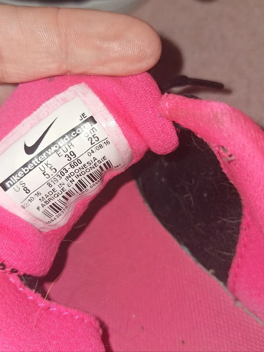 Nike Womens Black and Pink Lightweight Running Sneakers